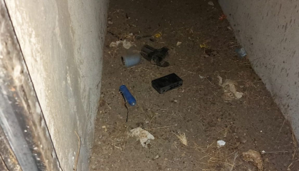 Un pistol furat, gasit pe teritoriul gimnaziului dintr-o localitate din raionul Nisporeni - FOTO Un pistol furat, gasit pe teritoriul gimnaziului dintr-o localitate din raionul Nisporeni - FOTO