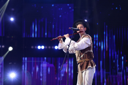 Romanii au talent 2021: Gabriel Stefanescu a venit pe scena cu o interpretare inedita la flaut a melodiei "Dance Monkey" Romanii au talent 2021: Gabriel Stefanescu a venit pe scena cu o interpretare inedita la flaut a melodiei "Dance Monkey"