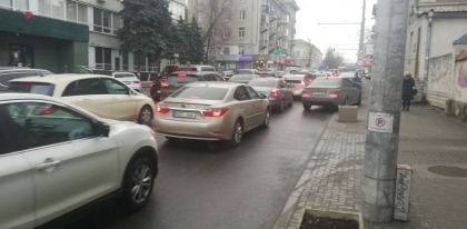 Atentie, soferi. In Chisinau se circula cu dificultate. Iata care strazi trebuie sa le evitati Atentie, soferi. In Chisinau se circula cu dificultate. Iata care strazi trebuie sa le evitati