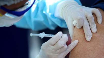 Epidemiologii cred ca intr-un an vom avea nevoie de o noua generatie de vaccinuri. Musta: E important sa tinem sub control pandemia Epidemiologii cred ca intr-un an vom avea nevoie de o noua generatie de vaccinuri. Musta: E important sa tinem sub control pandemia