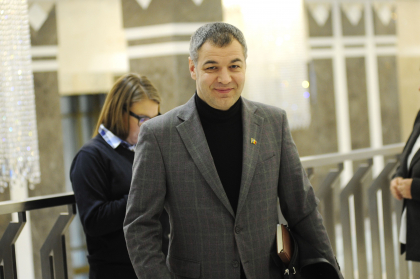 Faza amuzanta in Parlament. Octavian Ticu, despre vaccinare: "Toti isi imagineaza ca ba o sa ramana impotenti, ba o sa le creasca antene, ba o sa se transforme din socialisti in unionisti" Faza amuzanta in Parlament. Octavian Ticu, despre vaccinare: "Toti isi imagineaza ca ba o sa ramana impotenti, ba o sa le creasca antene, ba o sa se transforme din socialisti in unionisti"