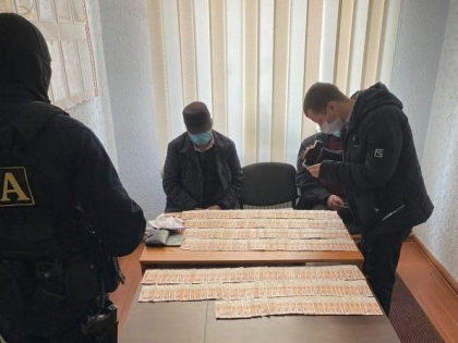 Procuratura Anticoruptie solicita 30 zile de arest pentru un primar din Ungheni, retinut intr-un dosar de coruptie Procuratura Anticoruptie solicita 30 zile de arest pentru un primar din Ungheni, retinut intr-un dosar de coruptie