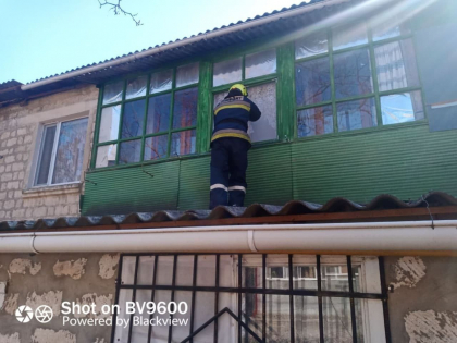 Pompierii au intervenit pentru a debloca din locuinta o femeie de 80 de ani care se simtea rau, la Comrat - FOTO Pompierii au intervenit pentru a debloca din locuinta o femeie de 80 de ani care se simtea rau, la Comrat - FOTO