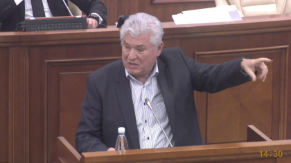 Vladimir Voronin: "Ei toti sunt batuti cu leuca, cum spun moldovenii, si nu-i doare capul de cetateni". Ce spune liderul PCRM despre Parlament si instituirea statii de urgenta Vladimir Voronin: "Ei toti sunt batuti cu leuca, cum spun moldovenii, si nu-i doare capul de cetateni". Ce spune liderul PCRM despre Parlament si instituirea statii de urgenta