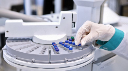 Franta a anuntat ca incepe productia de vaccinuri anti-COVID