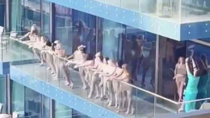 Cine sunt tinerele arestate pentru ca au pozat complet dezbracate pe un balcon din Dubai