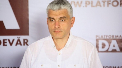 Alexandru Slusari, despre Gheorghe Cavcaliuc: "Un penal care lingea picioarele lui Filat si Plahotniuc, s-a erijat intr-un Robin Hood si mare justitiar" Alexandru Slusari, despre Gheorghe Cavcaliuc: "Un penal care lingea picioarele lui Filat si Plahotniuc, s-a erijat intr-un Robin Hood si mare justitiar"