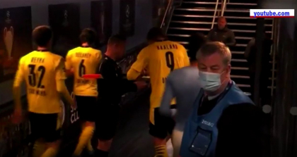 Partida dintre Manchester City si Borussia Dortmund a avut si un moment controversat. Arbitrul asistent de origine romana i-a cerut un autograf lui Erling Haaland