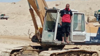 Cine este barbatul care a deblocat Canalul Suez cu excavatorul. "Nimeni nu se baga peste el" - GALERIE FOTO