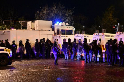 Continua protestele in Irlanda de Nord. Cel mai tanar protestatar are doar 13 ani