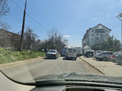 Accident la Durlesti. Mai multe autoturisme - implicate. Momentul impactului - VIDEO Accident la Durlesti. Mai multe autoturisme - implicate. Momentul impactului - VIDEO