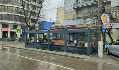 O terasa, aparuta recent la o intersectie din capitala, a fost demontata. Ion Ceban: "In oras unii continua sa se creada mai smecheri, incalcand prevederile legale" - GALERIE FOTO O terasa, aparuta recent la o intersectie din capitala, a fost demontata. Ion Ceban: "In oras unii continua sa se creada mai smecheri, incalcand prevederile legale" - GALERIE FOTO