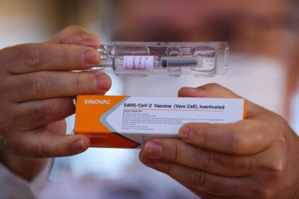 Chinezii recunosc pentru prima data ca vaccinul lor anti-Covid, pe care vrea sa-l procure si Moldova, are eficacitate scazuta: doar 3% dupa prima doza
