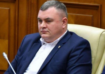 Grigore Novac spune ca Daniel Ionita ar trebui sa-si ceara scuze, dupa declaratiile facute in cadrul emisiunii InPROfunzime, precum ca i-ar vaccina pe unii cetateni contra moldovenismului primitiv