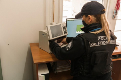 49 de teste Covid-19 falsificate - depistate la frontiera in ultimile doua zile. Un barbat a incercat sa treaca frontiera cu permisul contrafacut