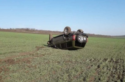 O soferita s-a rasturnat cu automobilul si a ajuns intr-un camp, la Hancesti. Ce spune politia O soferita s-a rasturnat cu automobilul si a ajuns intr-un camp, la Hancesti. Ce spune politia