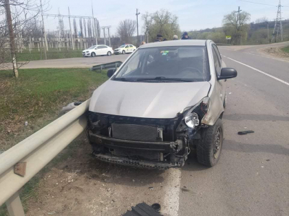 Accident la Hancesti. Un sofer nu s-a asigurat in intersectie si a fost lovit de un camion - FOTO