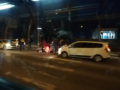 O tanara din capitala a ajuns la spital, dupa ce a fost lovita de o masina in timp ce traversa strada regulamentar O tanara din capitala a ajuns la spital, dupa ce a fost lovita de o masina in timp ce traversa strada regulamentar