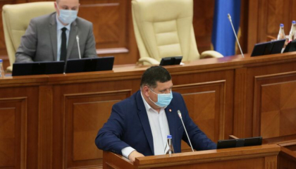 Deputatii au decis sa modifice legea bugetului pentru anul 2021 ca sa poata fi achitata compensatia la energia electrica. Alexandru Slusari: "De ce va bateti joc de tara?"