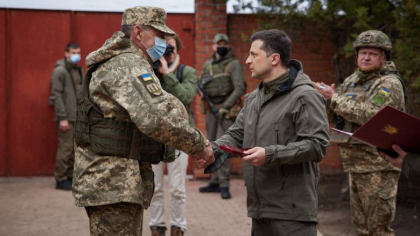 Presedintele Ucrainei cere ca tara sa sa fie primita in NATO si UE: „Nu putem sta la nesfarsit in sala de asteptare” Presedintele Ucrainei cere ca tara sa sa fie primita in NATO si UE: „Nu putem sta la nesfarsit in sala de asteptare”