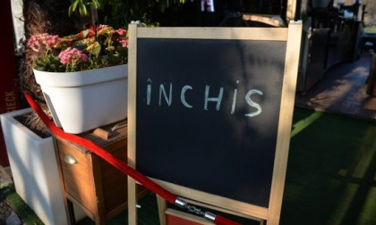 Angajatii hotelurilor si restaurantelor cer sa fie inclusi in a doua in a II-a etapa a campaniei de vaccinare / DOC