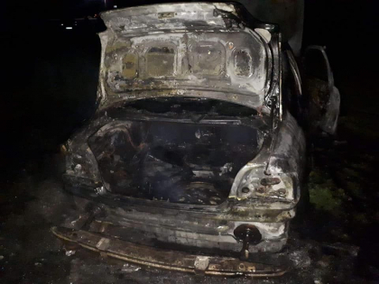 Un automobil a ars in totalitate pe un camp din raionul Hancesti. Ce spune politia - FOTO