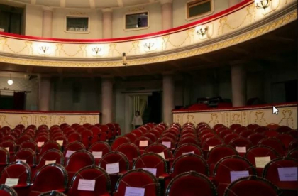 Teatrele ar putea sa-si reia activitatea. Se va face o solicitare catre CSE in acest sens Teatrele ar putea sa-si reia activitatea. Se va face o solicitare catre CSE in acest sens