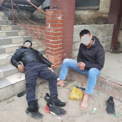 Doi barbati sub influenta drogurilor, retinuti de carabinieri - FOTO