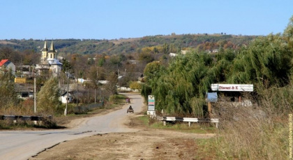 A urcat la volanul unei masini si a dat peste cumnatul sau si sotia acestuia. Cei doi au ajuns la spital. Politia: soferul a vrut sa se razbune, dupa ce a fost batut. Cum s-a intamplat totul A urcat la volanul unei masini si a dat peste cumnatul sau si sotia acestuia. Cei doi au ajuns la spital. Politia: soferul a vrut sa se razbune, dupa ce a fost batut. Cum s-a intamplat totul