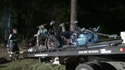 SUA. Doi oameni au murit intr-un accident cu o masina Tesla pe pilot automat SUA. Doi oameni au murit intr-un accident cu o masina Tesla pe pilot automat