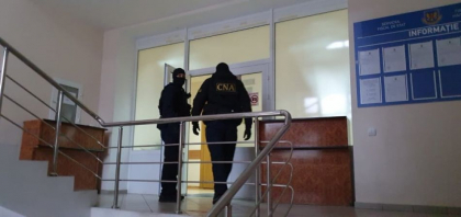 Un inspector fiscal, retinut de CNA dupa ce ar fi cerut 50 000 lei de la un antreprenor din Calarasi