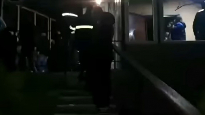 Distractie pe timp de pandemie. Peste 25 de persoane - amendate: au chefuit la o baza de odihna din Rascani. Momentul in care politia a dat buzna peste ei: "Cine-i stapanul aici?" - VIDEO Distractie pe timp de pandemie. Peste 25 de persoane - amendate: au chefuit la o baza de odihna din Rascani. Momentul in care politia a dat buzna peste ei: "Cine-i stapanul aici?" - VIDEO