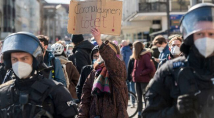 Proteste masive in Germania, fata de restrictiile impuse. Autoritatile au folosit gaze lacrimogene