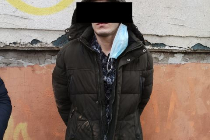Doi cetateni din Azerbaidjan au santajat si amenintat un barbat. Unul dintre banuiti a fost retinut, iar celalalt a reusit sa fuga Doi cetateni din Azerbaidjan au santajat si amenintat un barbat. Unul dintre banuiti a fost retinut, iar celalalt a reusit sa fuga