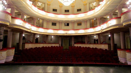 Teatrele se redeschid. Vezi de cand Teatrele se redeschid. Vezi de cand