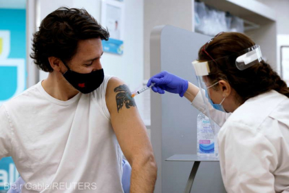Premierul canadian s-a vaccinat cu prima doza a serului AstraZeneca Premierul canadian s-a vaccinat cu prima doza a serului AstraZeneca