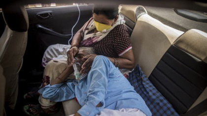 Pandemia a devenit dezastru umanitar in India. Medicii cer oamenilor sa nu mai stocheze cilindri de oxigen si remdesivir in case Pandemia a devenit dezastru umanitar in India. Medicii cer oamenilor sa nu mai stocheze cilindri de oxigen si remdesivir in case