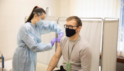 A inceput vaccinarea angajatilor Secretariatului Parlamentului