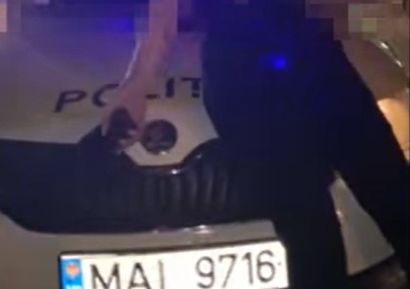 O tanara in stare de ebrietate a accidentat doua masini de politie. Ce spun oamenii legii 