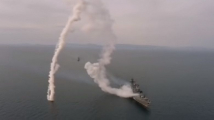 Momentul in care o racheta ruseasca se prabuseste in mare la cativa metri de nava care a lansat-o