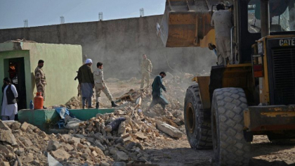 Atentat cu masina-capcana in Afganistan, la o zi dupa inceperea retragerii militarilor NATO. Cel putin 21 de morti si 90 de raniti Atentat cu masina-capcana in Afganistan, la o zi dupa inceperea retragerii militarilor NATO. Cel putin 21 de morti si 90 de raniti