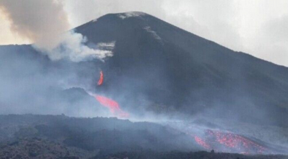 Alerta in Guatemala, dupa eruptia unui vulcan. Siroaiele de lava coboara din varf Alerta in Guatemala, dupa eruptia unui vulcan. Siroaiele de lava coboara din varf