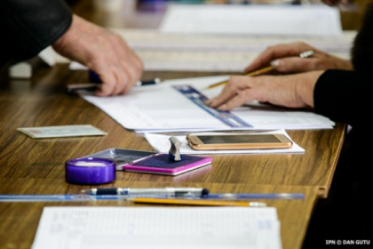 Peste 70 mii de moldoveni aflati peste hotare s-au inregistrat prealabil pentru alegeri Peste 70 mii de moldoveni aflati peste hotare s-au inregistrat prealabil pentru alegeri