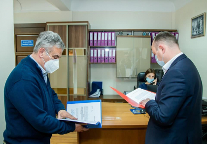 PSRM si PCRM au depus documentele pentru inregistrarea blocului la Comisia Electorala Centrala - FOTO PSRM si PCRM au depus documentele pentru inregistrarea blocului la Comisia Electorala Centrala - FOTO