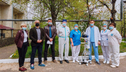 NGM Company a oferit un aparat de ventilatie artificiala a plamanilor Spitalului raional Soroca pentru tratamentul pacientilor cu forme grave de COVID-19 - VIDEO NGM Company a oferit un aparat de ventilatie artificiala a plamanilor Spitalului raional Soroca pentru tratamentul pacientilor cu forme grave de COVID-19 - VIDEO