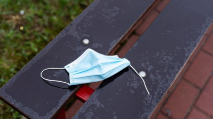 Americanii se relaxeaza din ce in ce mai mult. Persoanele complet vaccinate nu mai sunt obligate sa poarte masti in aer liber si in spatiile inchise