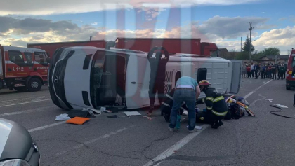Accident grav la Iasi! Un microbuz cu MOLDOVENI a fost izbit de un TIR. Sunt mai multe victime. A fost activat planul rosu de interventie