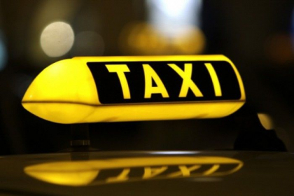Un taximetrist din Cahul a gasit in masina un portofel cu 1.300 de euro, uitat de un client, dar nu a putut sa-l gaseasca pe proprietar. Ce decizie a luat Un taximetrist din Cahul a gasit in masina un portofel cu 1.300 de euro, uitat de un client, dar nu a putut sa-l gaseasca pe proprietar. Ce decizie a luat