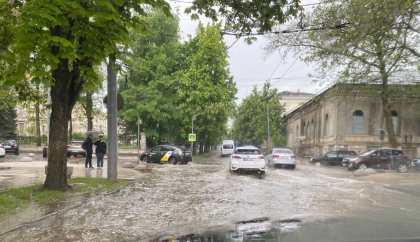 Capitala, transformata intr-un lac. Mai multe strazi sunt pline cu apa - FOTO/ VIDEO