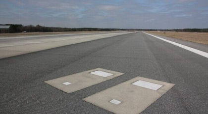 Mormintele pe care aterizeaza zilnic sute de avioane. Cine sunt persoanele ingropate pe pista aeroportului Savannah Mormintele pe care aterizeaza zilnic sute de avioane. Cine sunt persoanele ingropate pe pista aeroportului Savannah